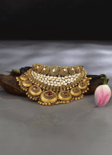 Gold choker necklace with pearls – jewellery photography