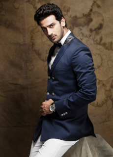 Male model in navy tuxedo jacket – menswear fashion portrait