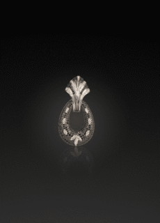 Diamond pendant on black background – jewellery product photography